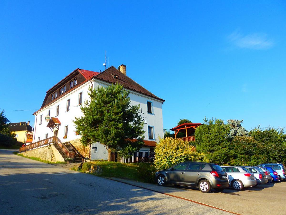 Hořice na Šumavě Hotel Stara Skola Na Sumave מראה חיצוני תמונה